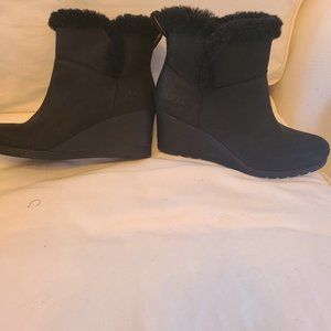 UGG Women's Devorah Black Ankle Boot
